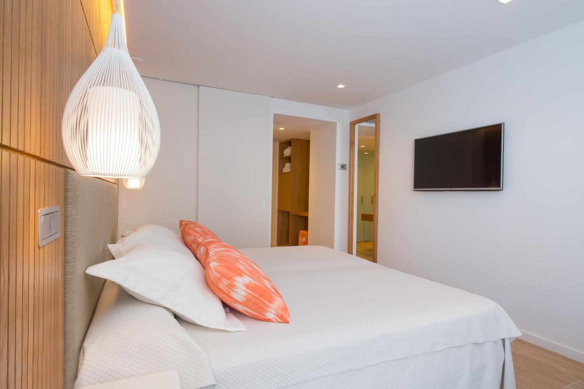 Quarto Duplo com Vista Piscina
